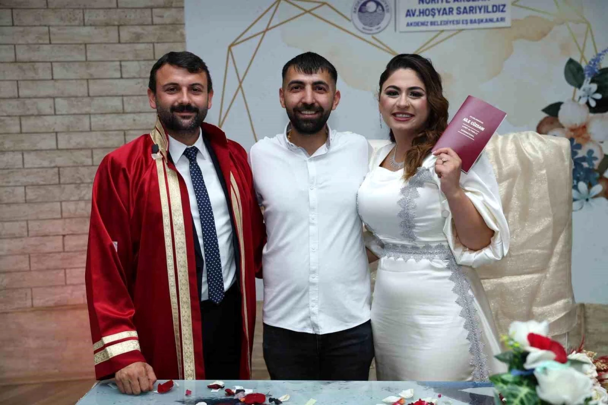 Mersin Akdeniz Belediye Başkanı Hoşyar Sarıyıldız, ilk nikahını kıydı