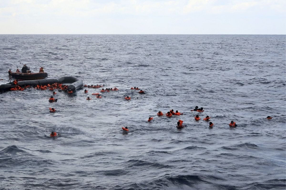 Akdeniz’de çifte göçmen faciası: 10 kişi teknede ölü bulundu, 50 kişi kayıp