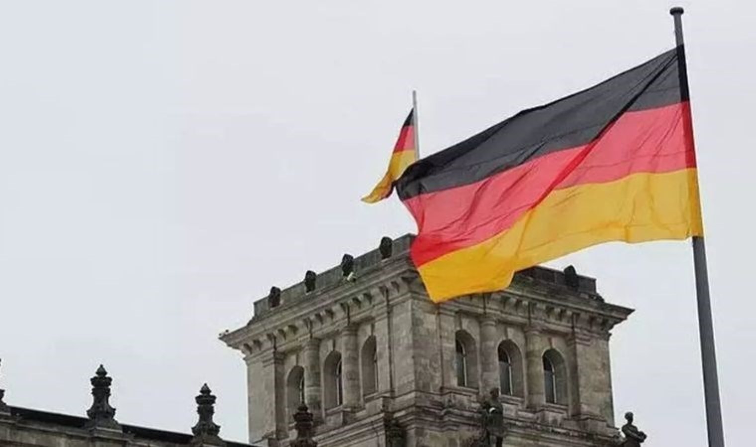 Almanya’da elçilik ve konsolosluk çalışanlarına soruşturma açıldı