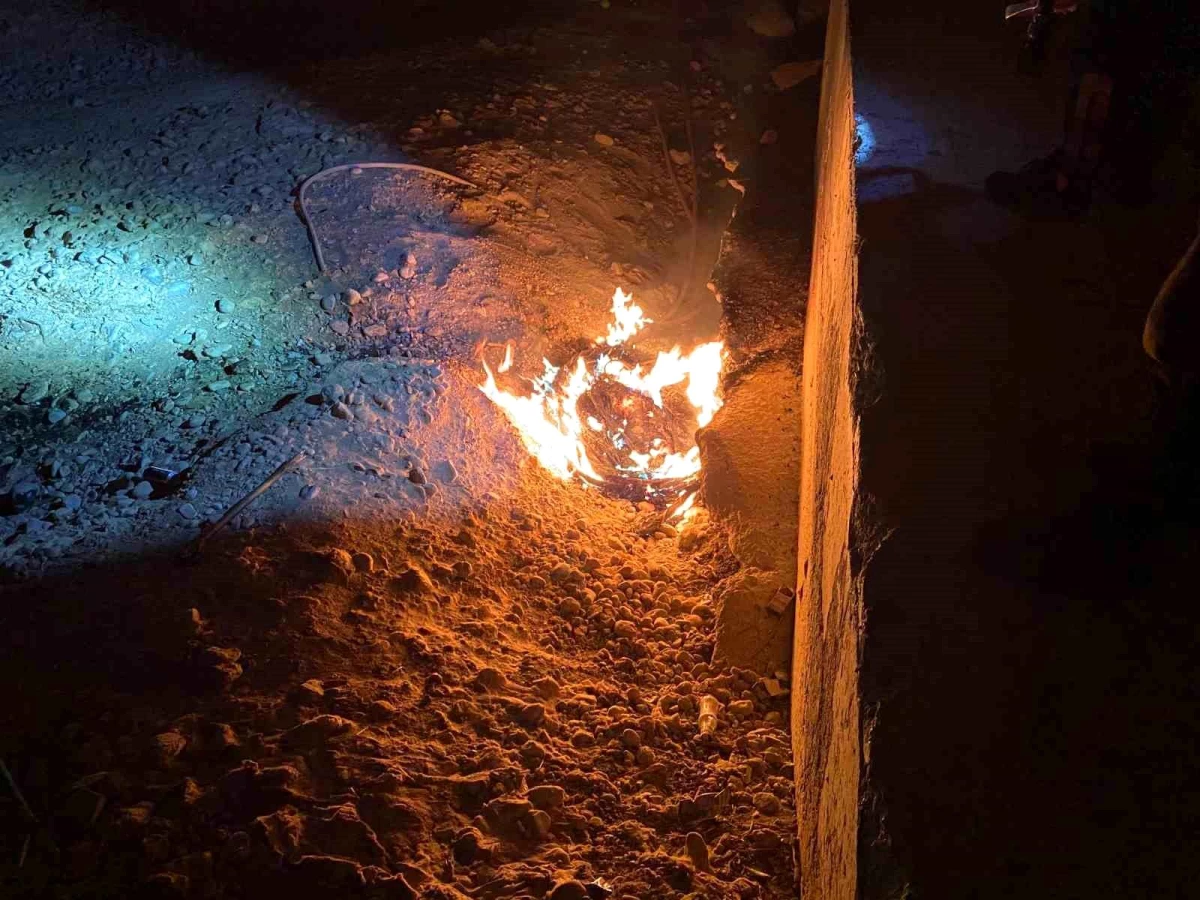 Antalya’da köprü altında yangın: Kablolar çalındı