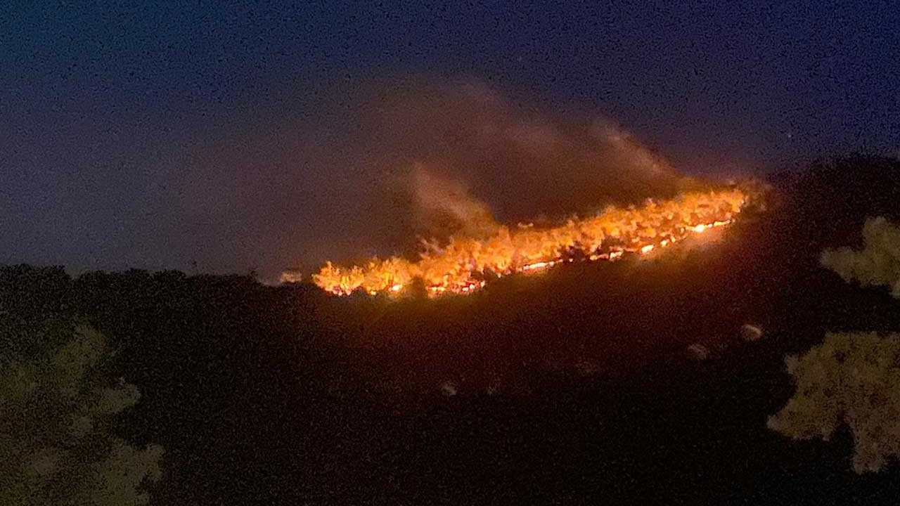 Çanakkale’de bir yangın daha: Ayvacık’ta söndürme çalışmaları sürüyor, 1 köy boşaltıldı