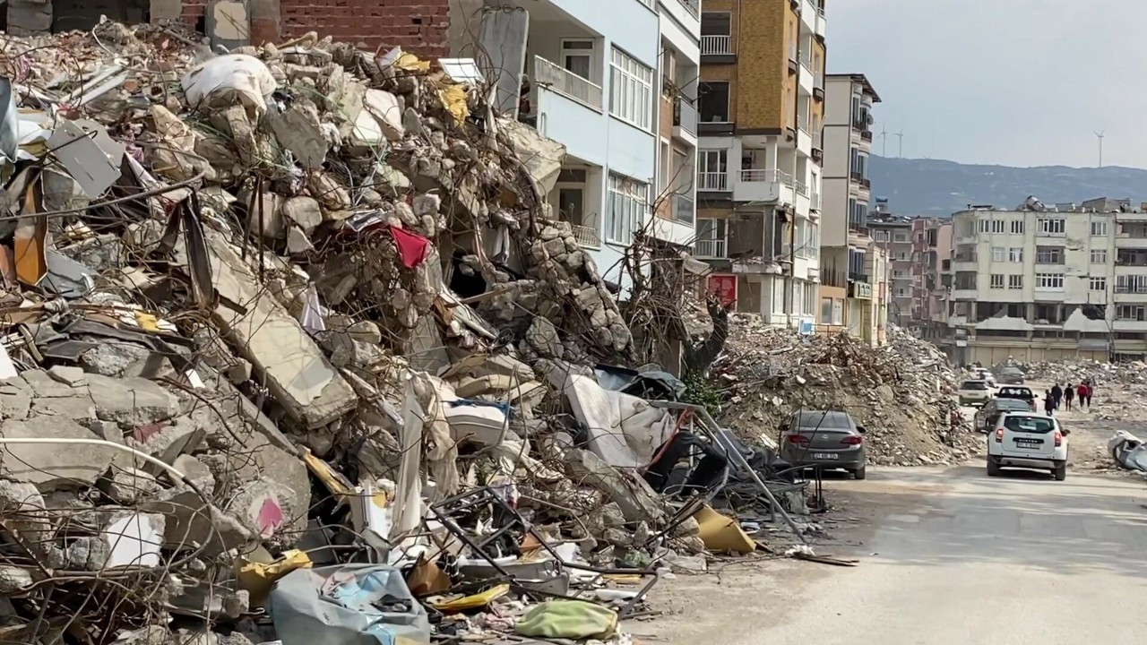 Depremde yıkılan binanın müteahhidi: Teslim etmem gereken TOKİ işim var, tahliyemi talep ediyorum