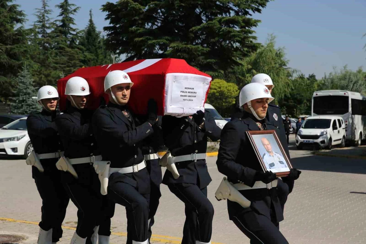 Eskişehir’de Solunum Yetmezliği Sonucu Hayatını Kaybeden Polis Memuru Adana’ya Uğurlandı