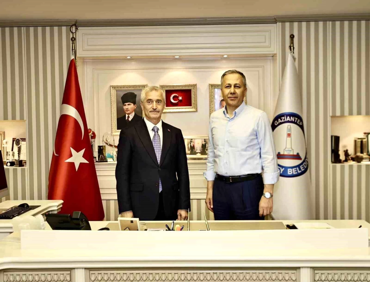 İçişleri Bakanı Ali Yerlikaya, Şahinbey Belediye Başkanı Mehmet Tahmazoğlu’nu ziyaret etti