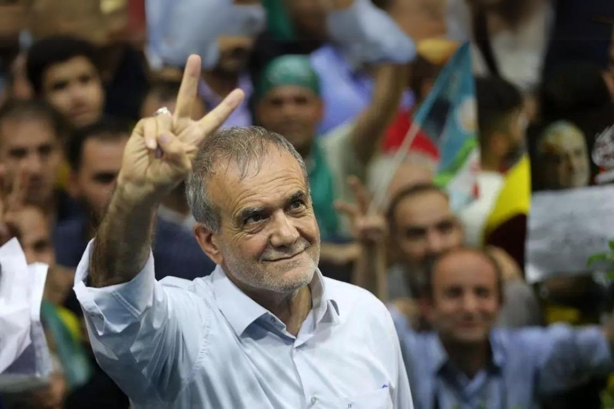 İran’da seçim anketleri Pezeşkiyan’ı gösteriyor