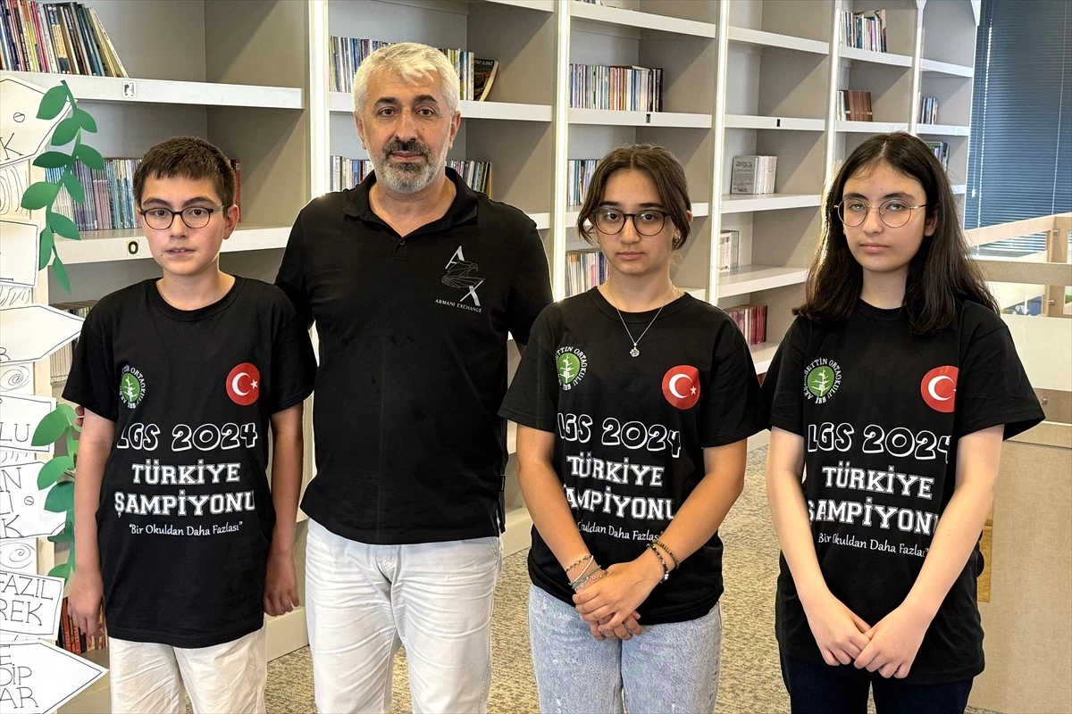 İstanbul’da LGS’de 500 tam puan alan 3 öğrenci Türkiye birincileri oldu