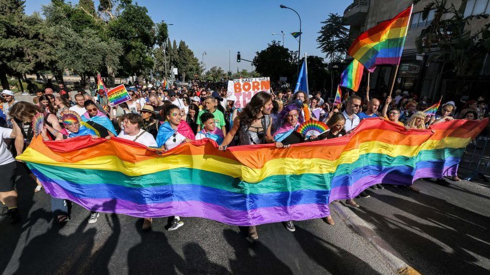 İzmir Pride’dan Emniyeti şaşırtan hamle: Yürüyüş, bir gün önce Bornova’da yapıldı