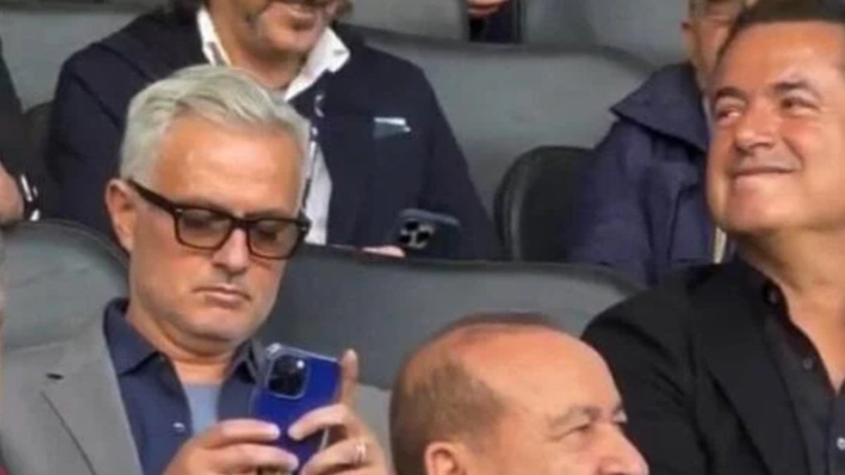 Jose Mourinho ve Fenerbahçe yönetimi, Türkiye – Portekiz maçını izledi