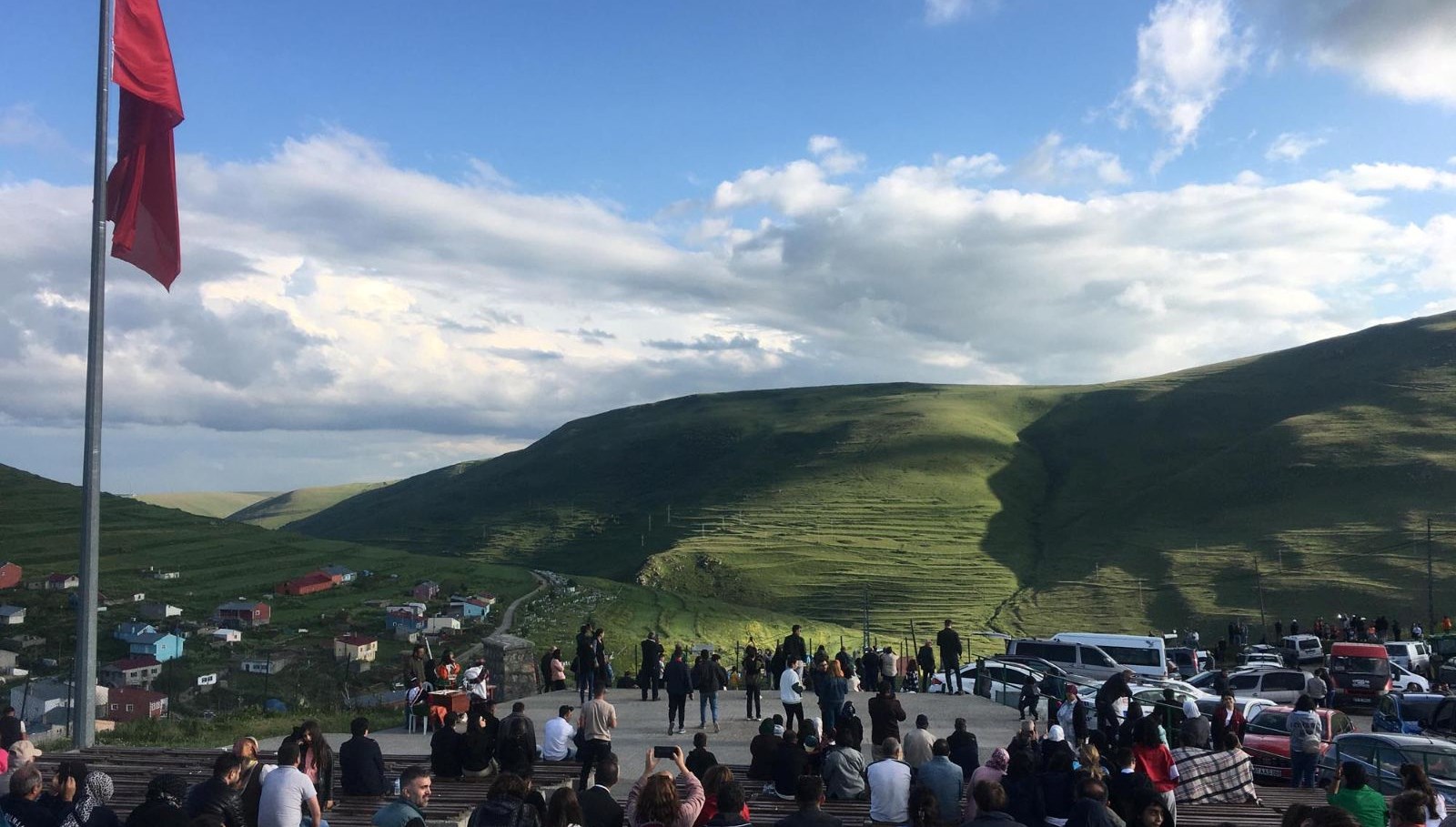 Karadağ’a Atatürk silueti yansıdı, yüzlerce kişi akın etti