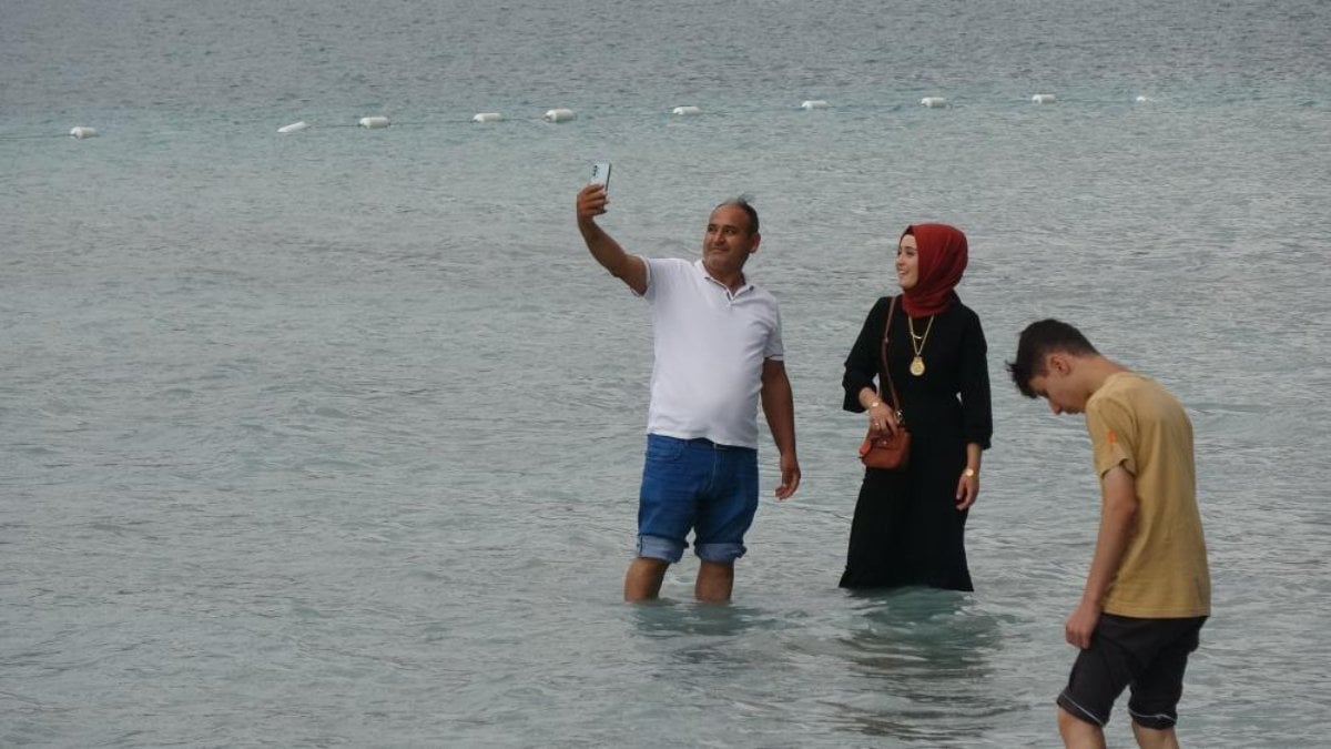 Kurban Bayramı’nda tatilciler Salda Gölü’ne akın etti