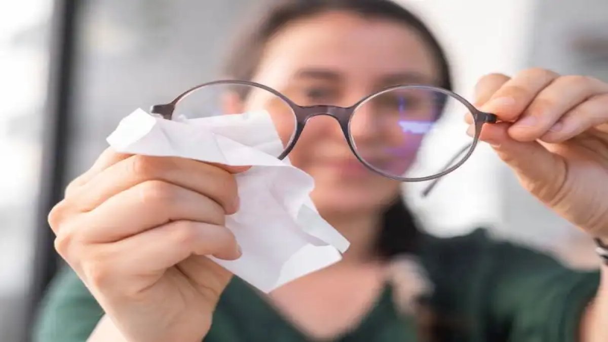 Sağlıklı gözler için gözlüğü temizleme yöntemleri