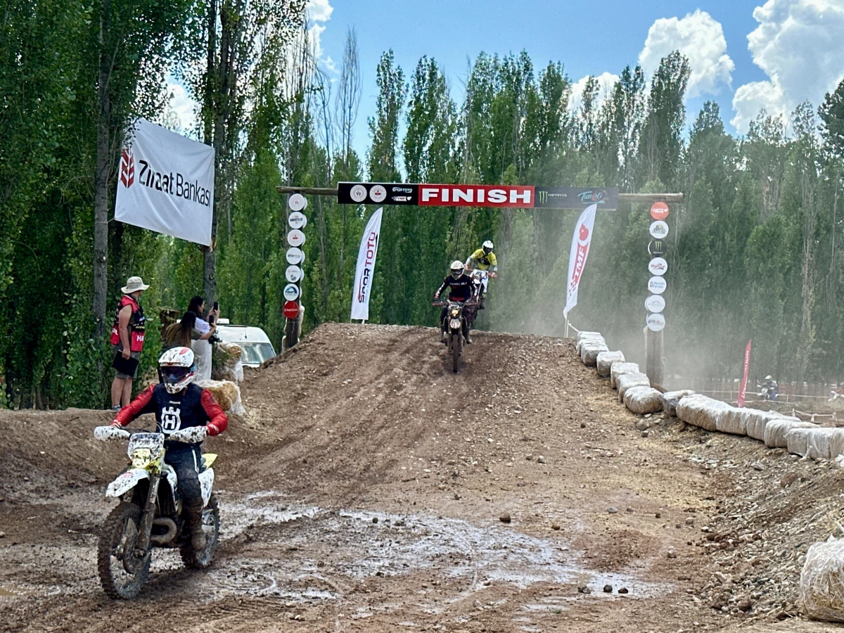 Tunceli’de düzenlenen MotoFest’te motorcuların yarışları nefes kesti