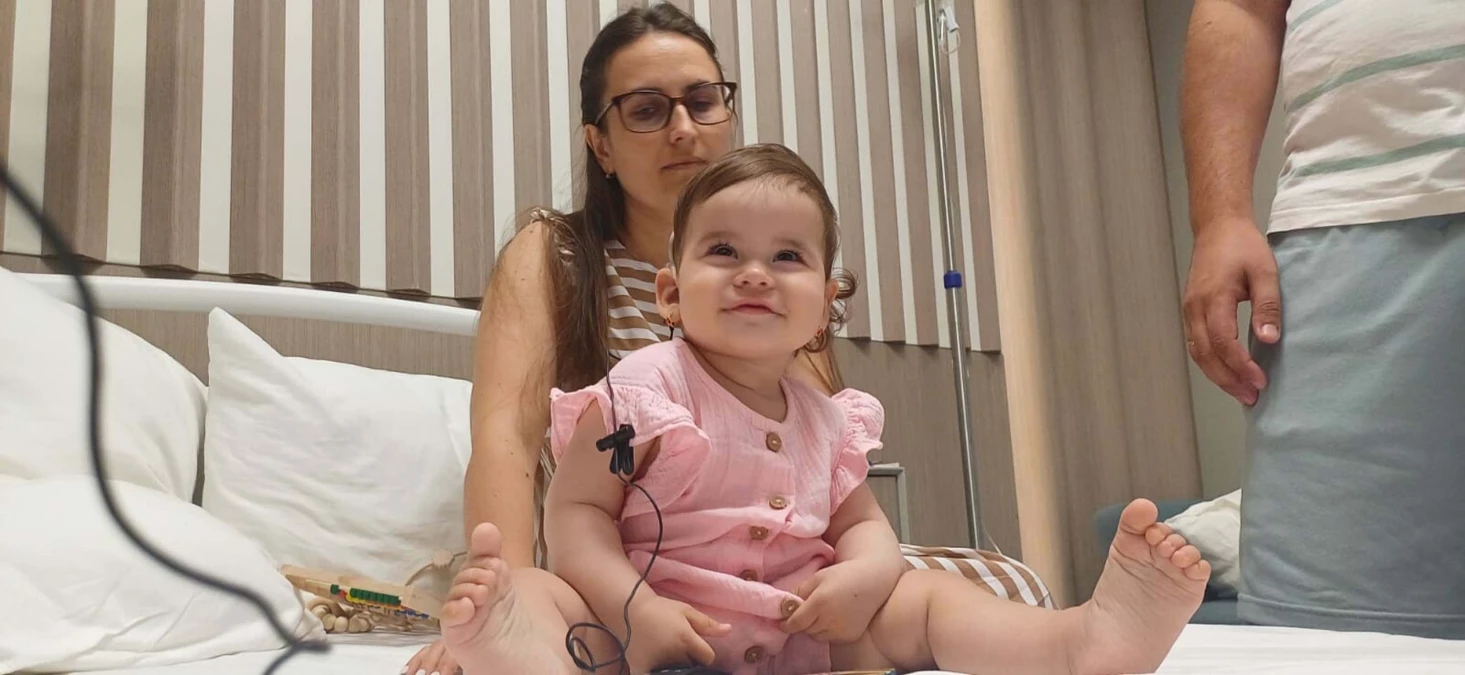 Ukraynalı İşitme Engelli Bebek İzmir’de Koklear İmplant Ameliyatıyla Duymaya Başladı
