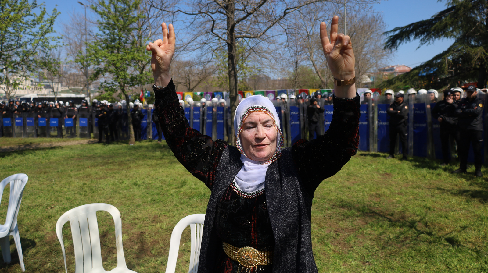 4 Nisan pikniğine polis müdahalesi: Sebahat Tuncel gözaltına alındı