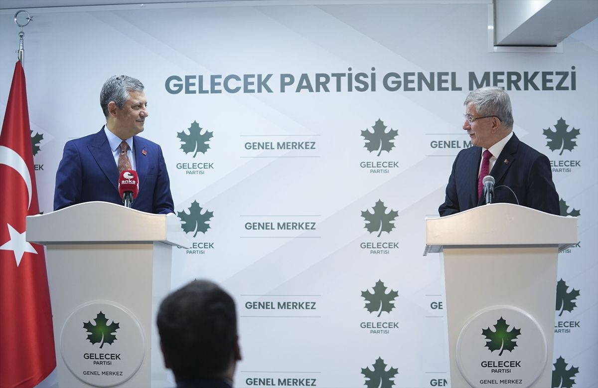Özgür Özel, Ahmet Davutoğlu ile Ara Seçimleri Görüştü