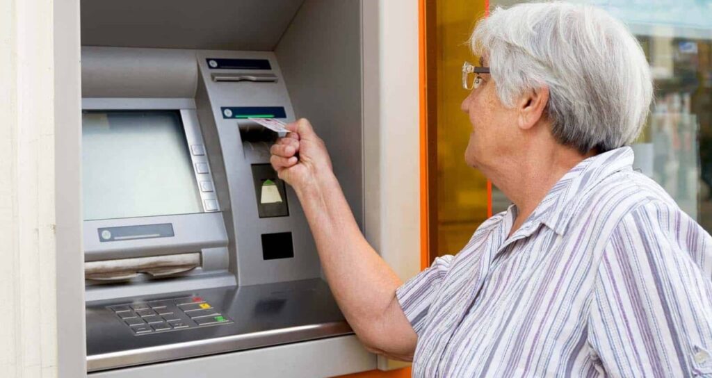 Emeklilere Pazar Günü 24 Bin Lira Ödeme Yapılacak
