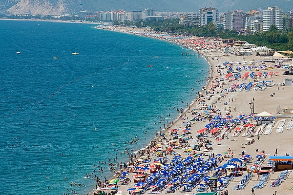 ** Antalya’nın Gözde Plajlarında Eşsiz Yaz Tatili Deneyimi